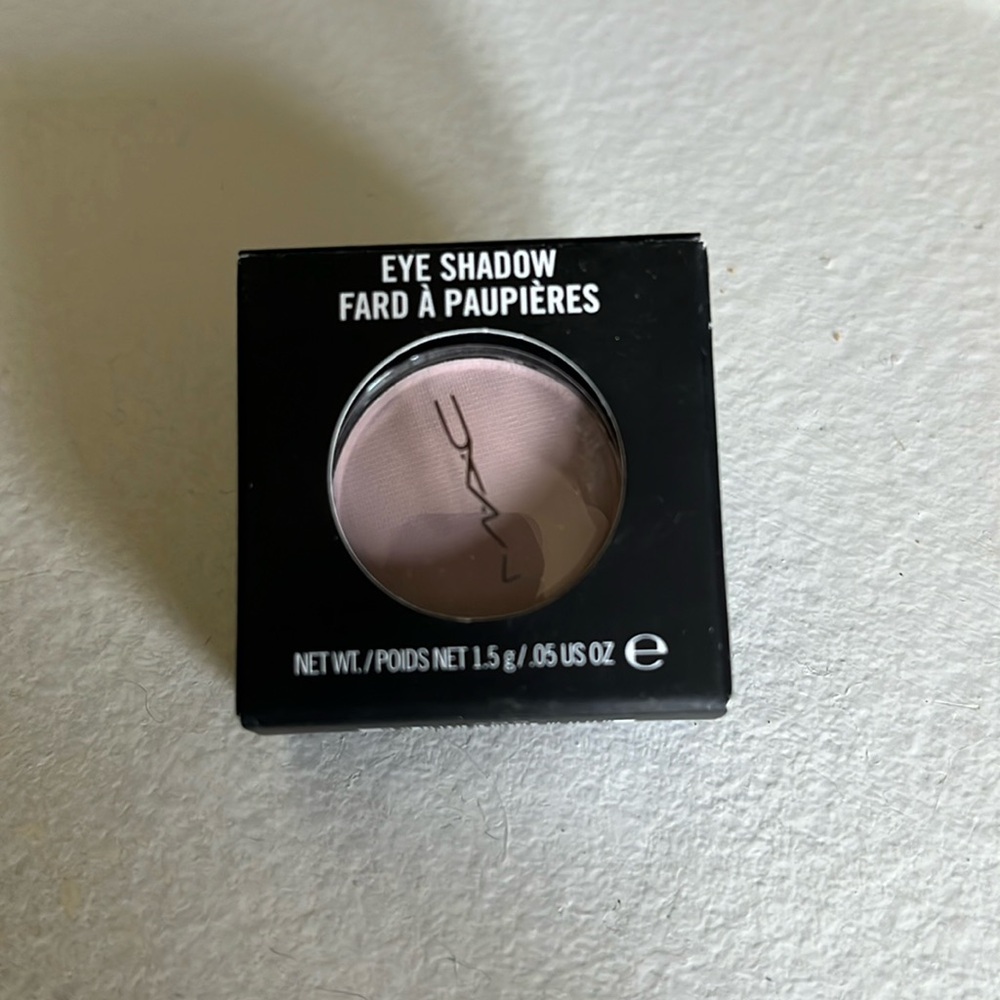 BNIB MAC eyeshadow in matte yogurt colour